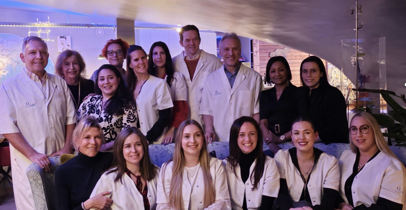 The o2 Clinic team with Dr. Bart van de Ven, including the beauticians, the nursing staff and the office team.